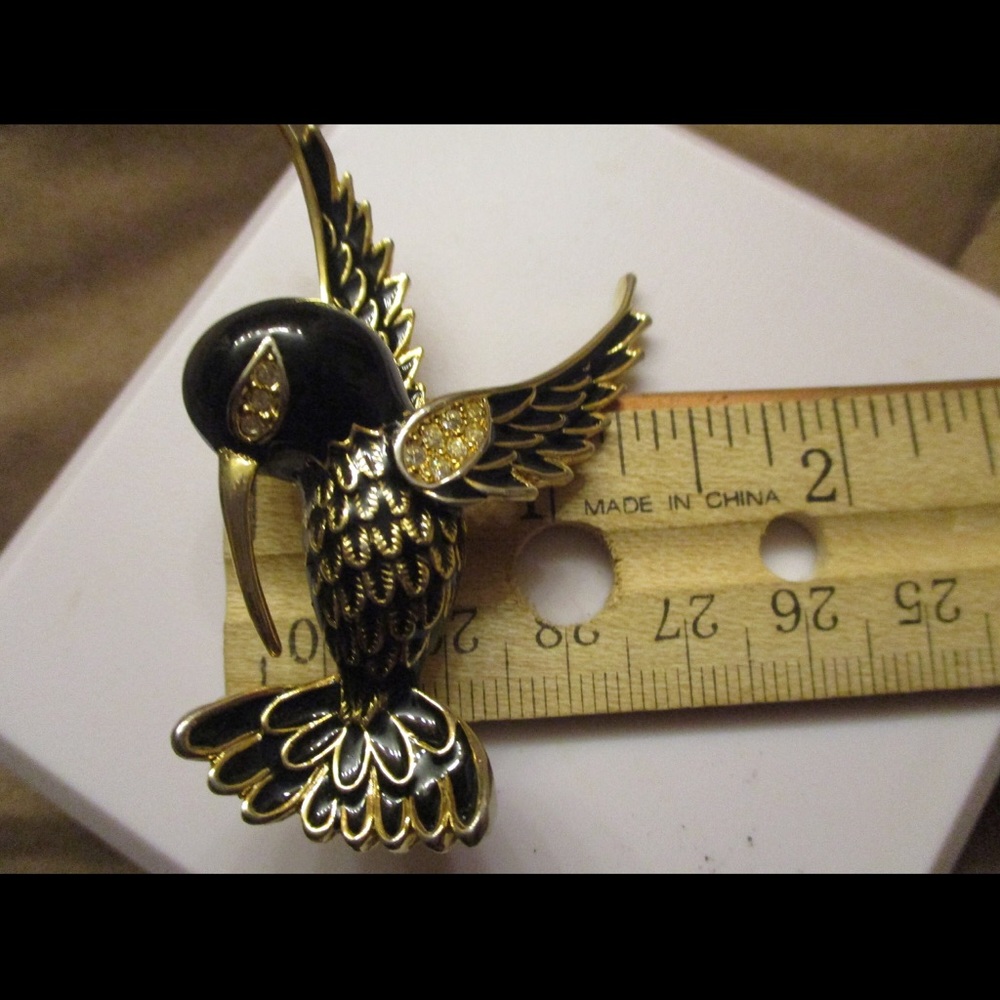 Goldtone and Black Enamel Hummingbird Brooch - Picture 5 of 12